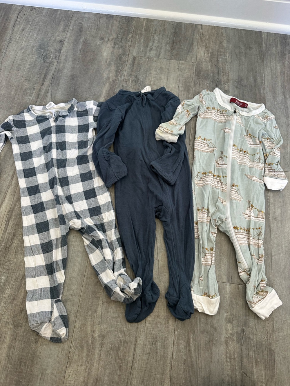 3-6 month bamboo sleepers Kate Quinn and milk Barn 3 
Total